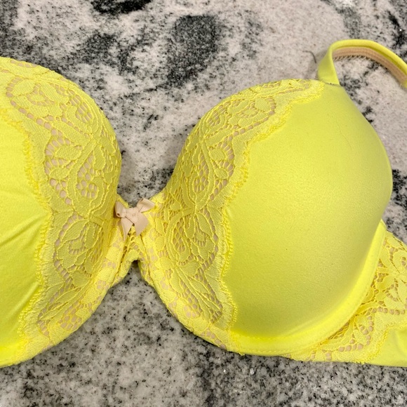 Victoria’s Secret 34D bras all new with tags - Picture 3 of 7